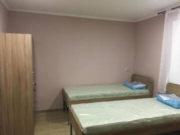 Трехместный номер с общей ванной комнатой в  Colorhostel